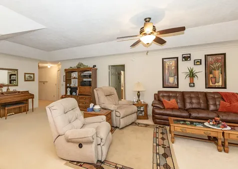 858 45TH Avenue East Moline IL 61244