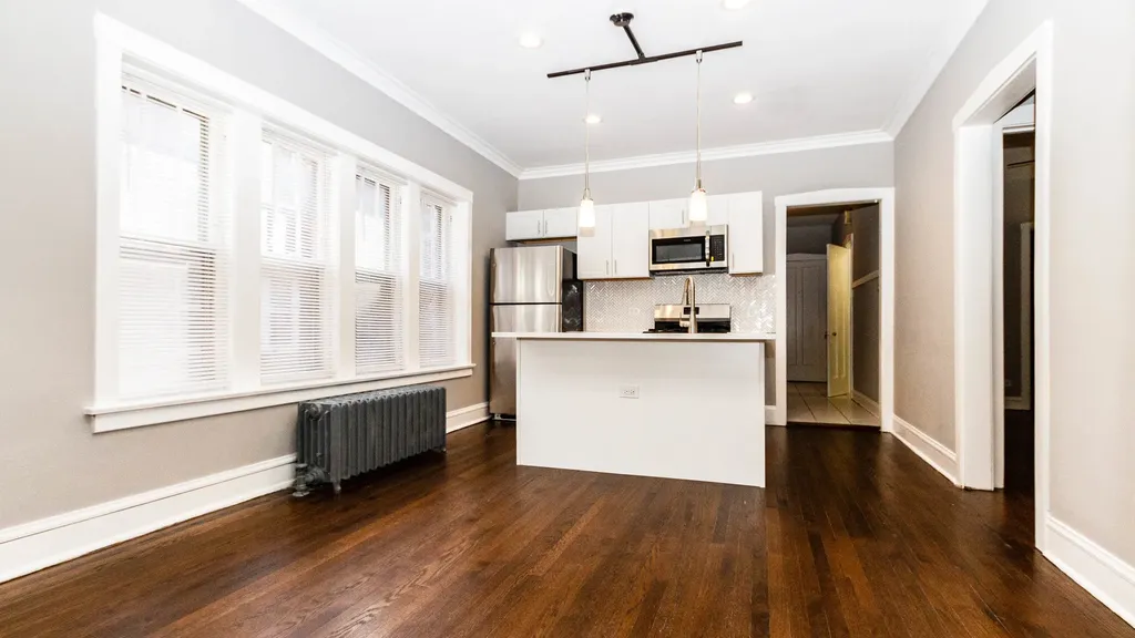 4819 West Cornelia Avenue Chicago IL 60641