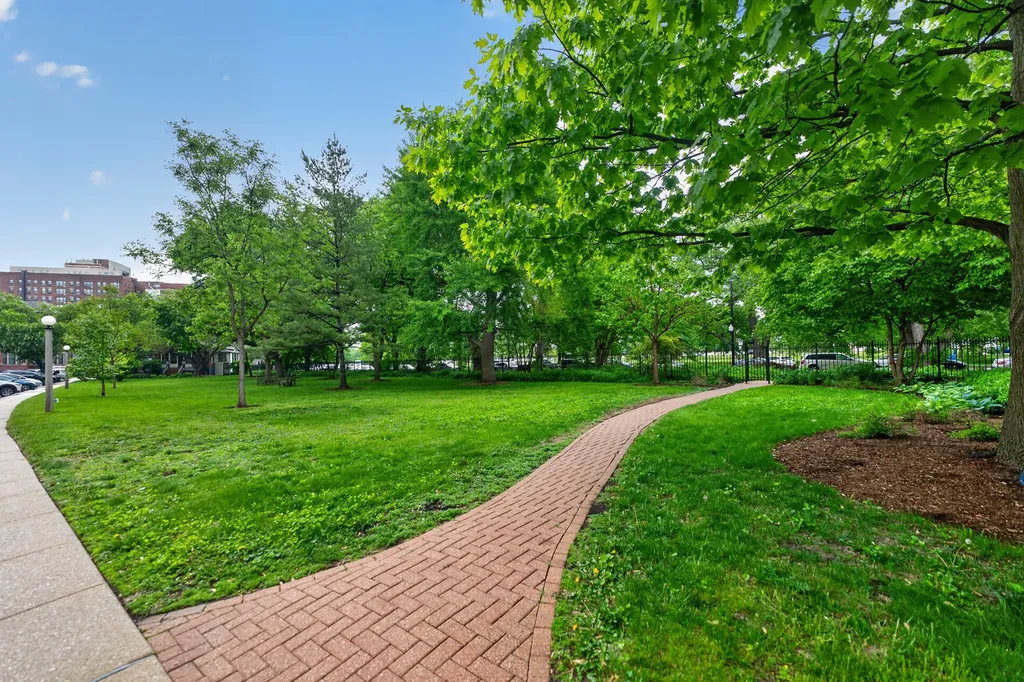 5443 South East View Park Chicago IL 60615
