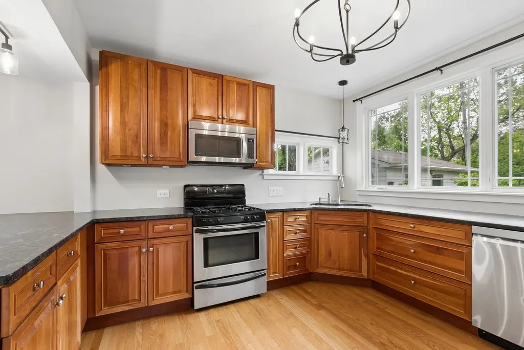 634 East 5th Avenue Naperville IL 60563