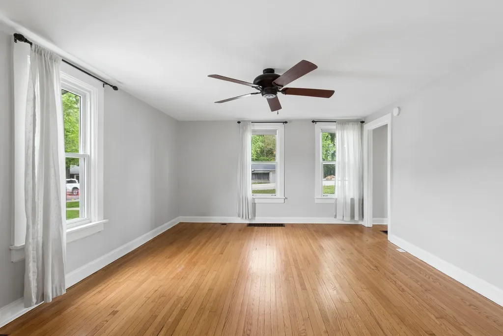 634 East 5th Avenue Naperville IL 60563