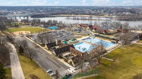 201 Charlestowne Lakes Drive St. Charles IL 60174