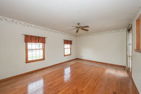 1404 Halifax Drive Mundelein IL 60060