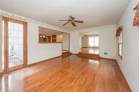 1404 Halifax Drive Mundelein IL 60060