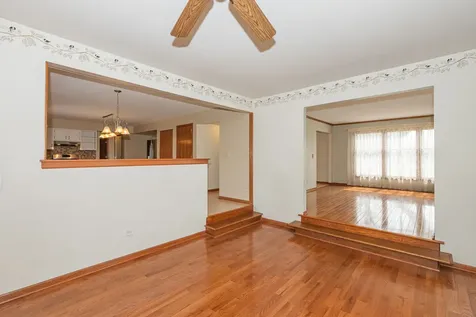 1404 Halifax Drive Mundelein IL 60060
