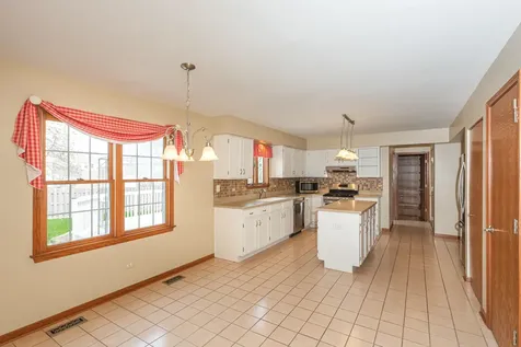 1404 Halifax Drive Mundelein IL 60060