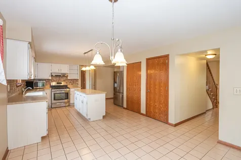 1404 Halifax Drive Mundelein IL 60060