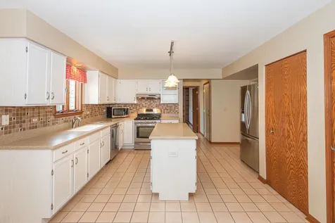 1404 Halifax Drive Mundelein IL 60060