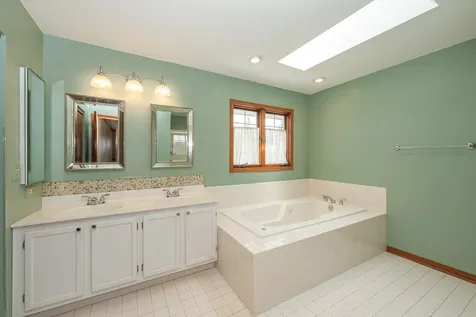 1404 Halifax Drive Mundelein IL 60060