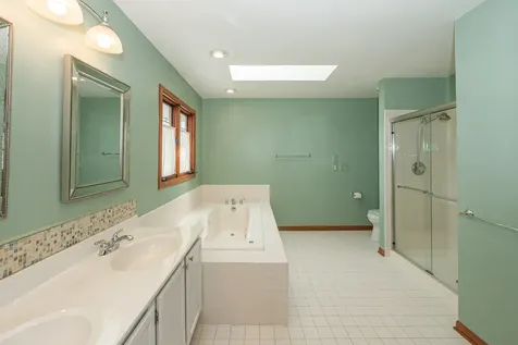 1404 Halifax Drive Mundelein IL 60060