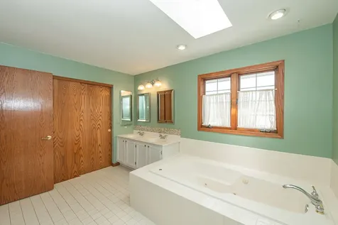 1404 Halifax Drive Mundelein IL 60060