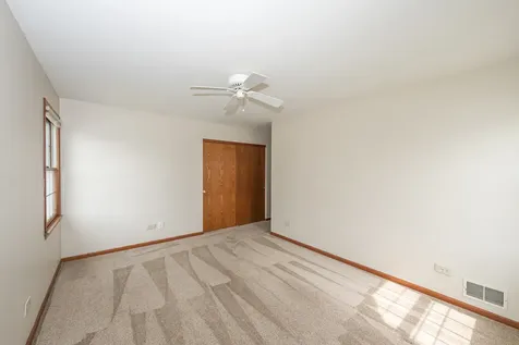 1404 Halifax Drive Mundelein IL 60060