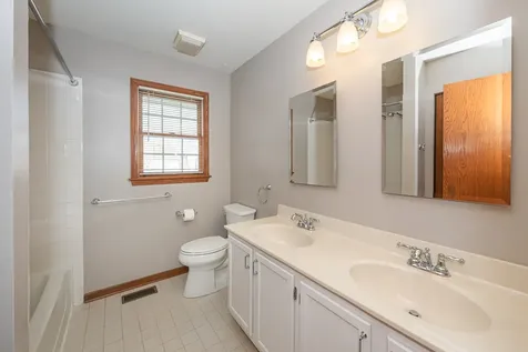 1404 Halifax Drive Mundelein IL 60060
