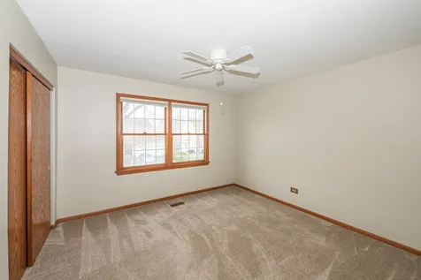 1404 Halifax Drive Mundelein IL 60060