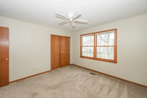 1404 Halifax Drive Mundelein IL 60060
