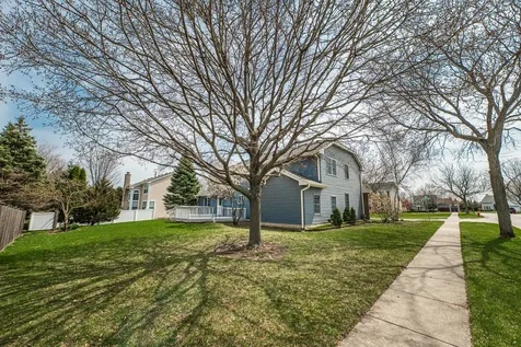 1404 Halifax Drive Mundelein IL 60060