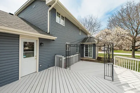 1404 Halifax Drive Mundelein IL 60060