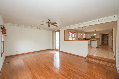 1404 Halifax Drive Mundelein IL 60060
