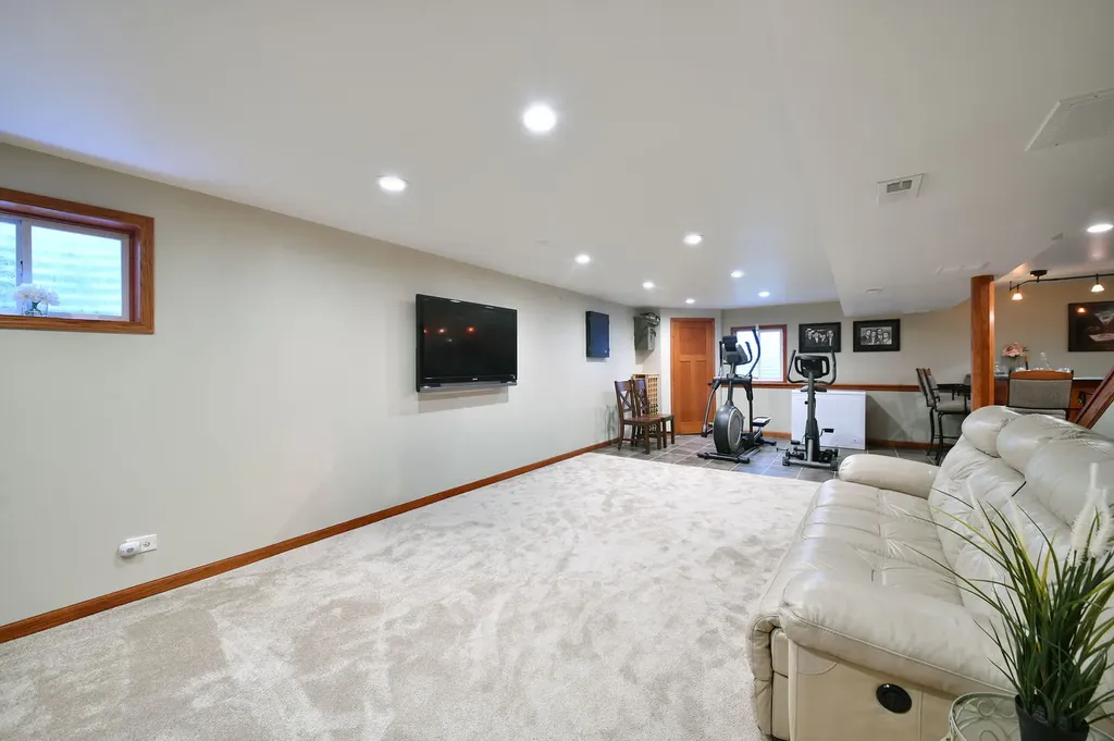 276 Silverado Street Bolingbrook IL 60490