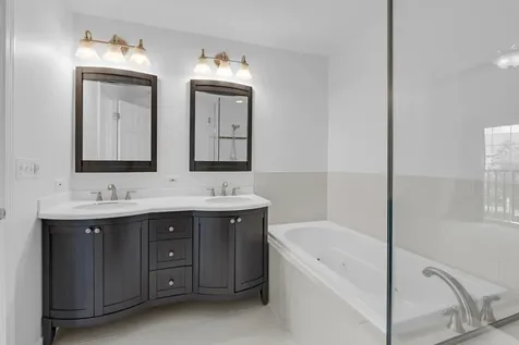 947 Kensington Drive Northbrook IL 60062