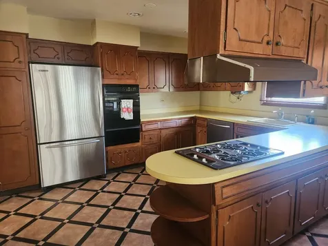 4640 West Estes Avenue Lincolnwood IL 60712
