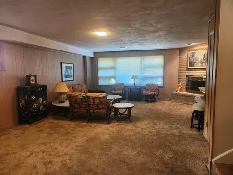 4640 West Estes Avenue Lincolnwood IL 60712