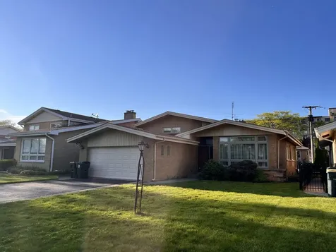 4640 West Estes Avenue Lincolnwood IL 60712