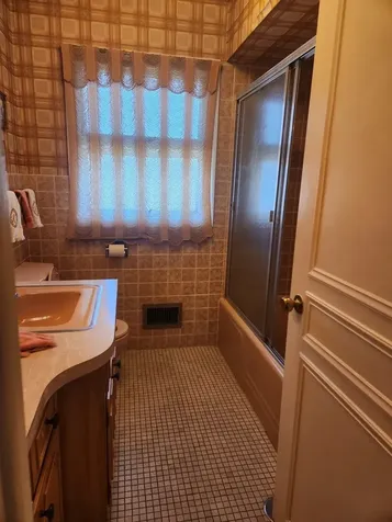 4640 West Estes Avenue Lincolnwood IL 60712