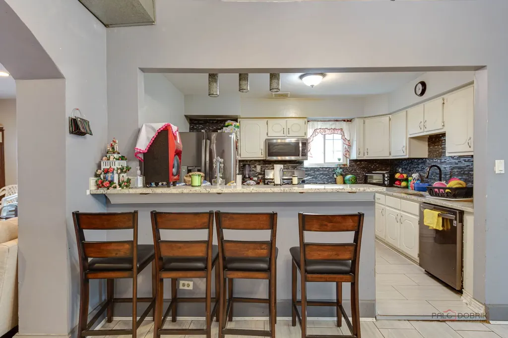 3512 West Hirsch Street Chicago IL 60651