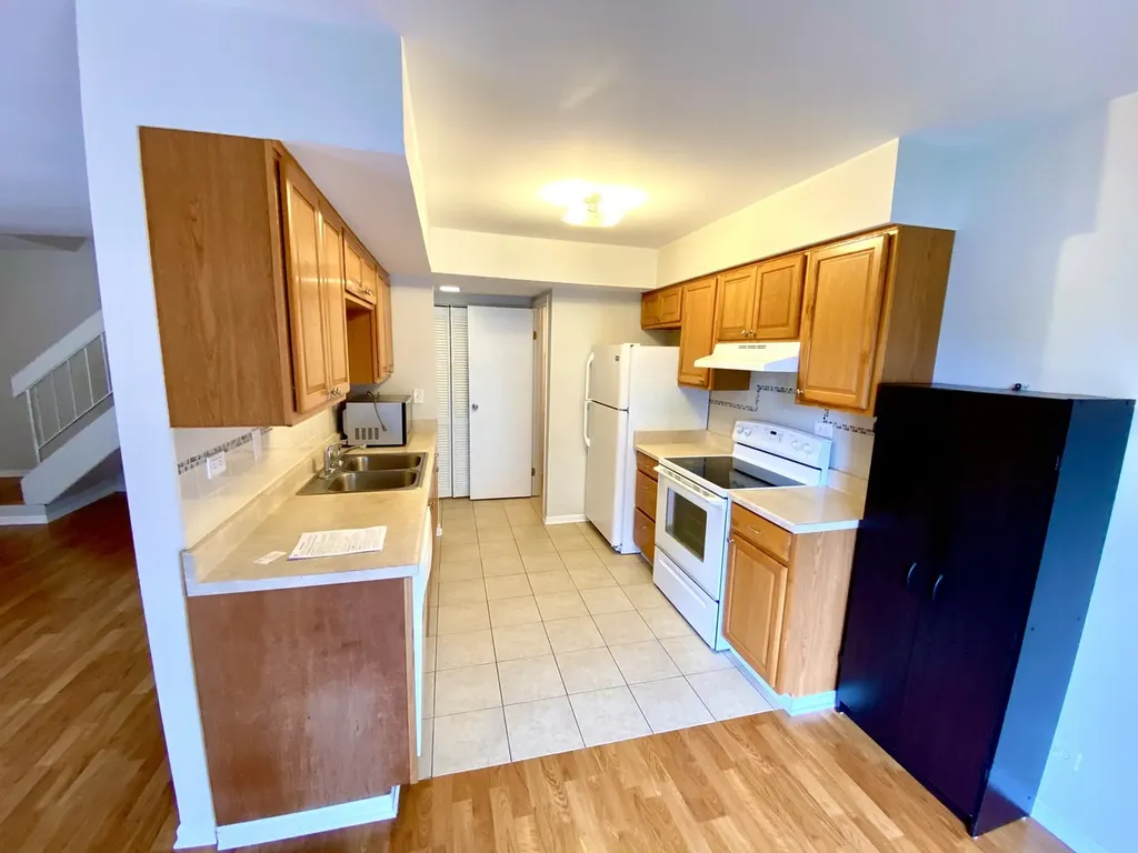 2346 Old Kings Court Schaumburg IL 60194