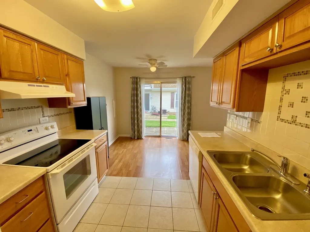 2346 Old Kings Court Schaumburg IL 60194
