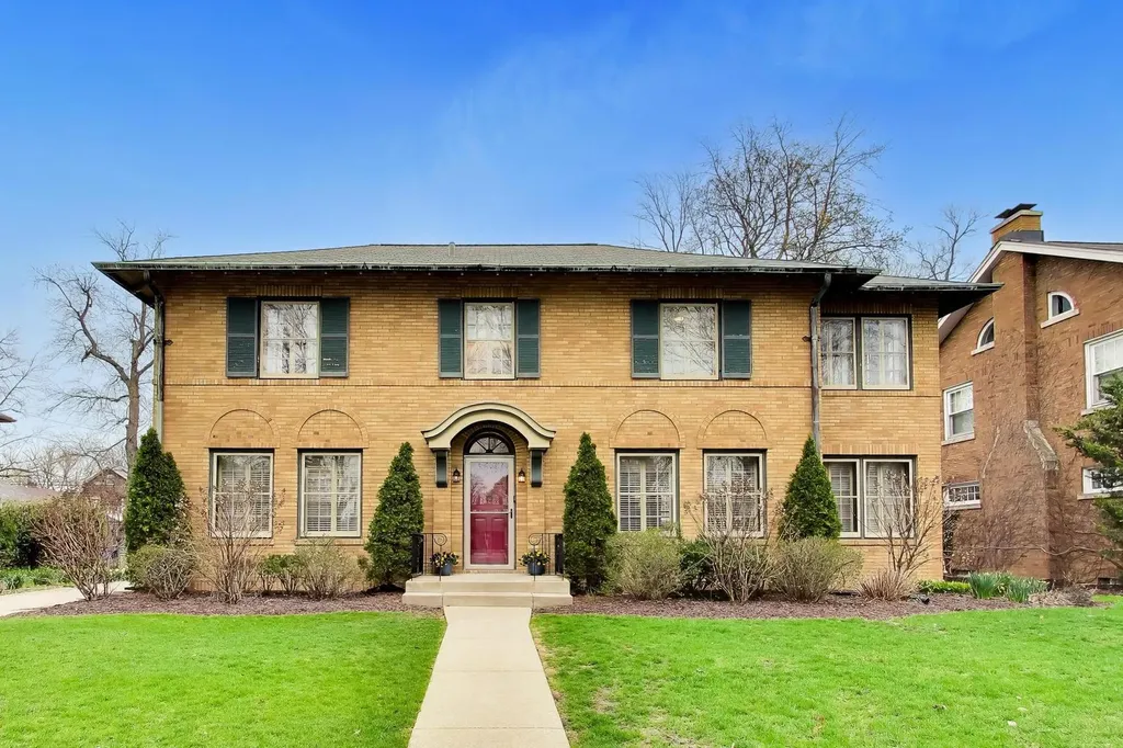 10041 South Hoyne Avenue Chicago IL 60643