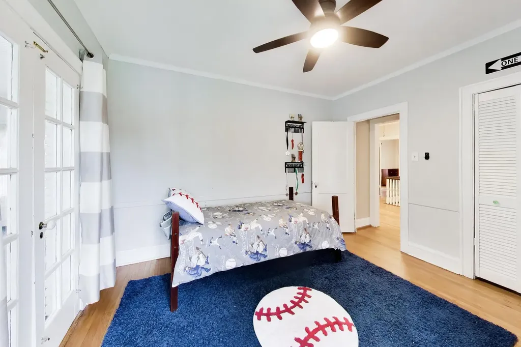 10041 South Hoyne Avenue Chicago IL 60643