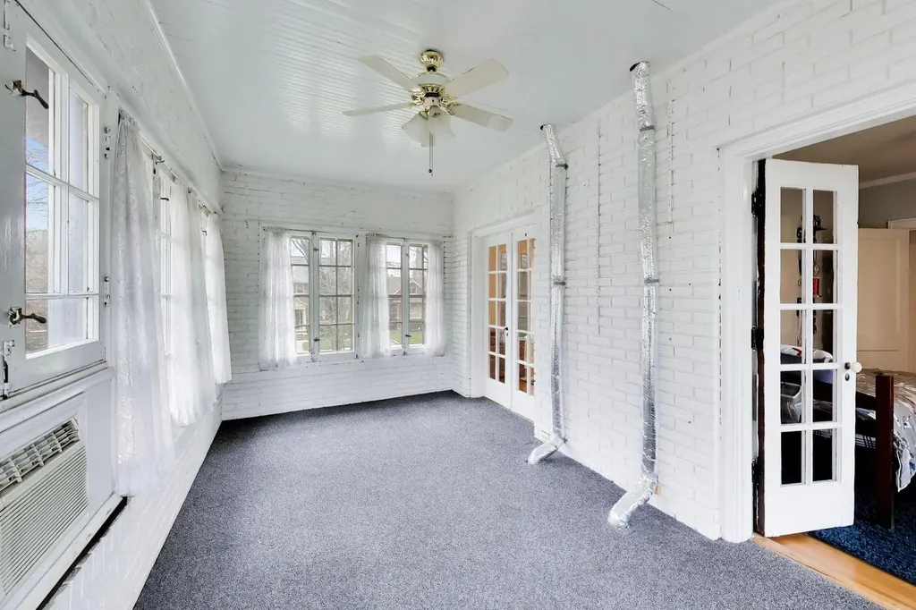 10041 South Hoyne Avenue Chicago IL 60643