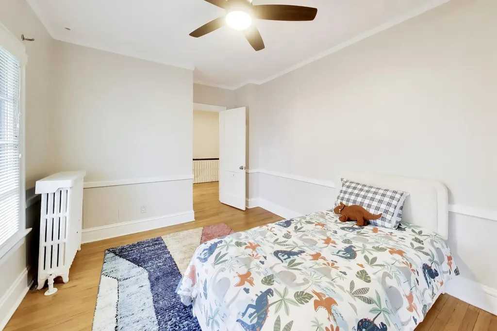 10041 South Hoyne Avenue Chicago IL 60643