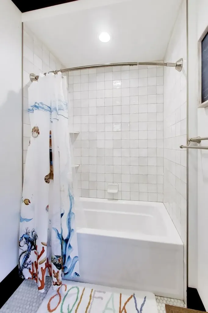 10041 South Hoyne Avenue Chicago IL 60643