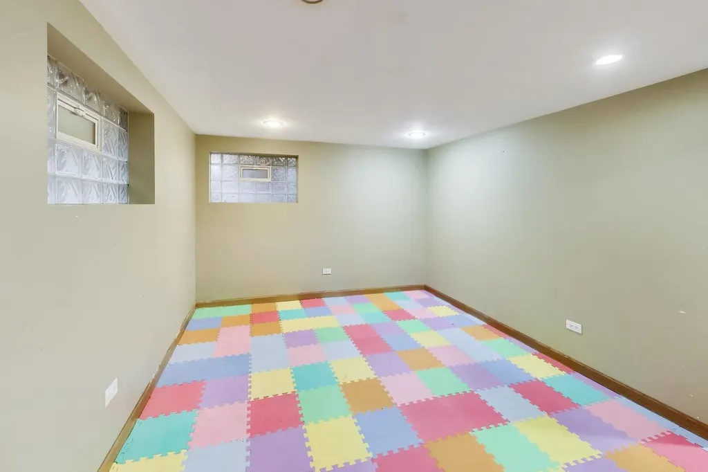 10041 South Hoyne Avenue Chicago IL 60643