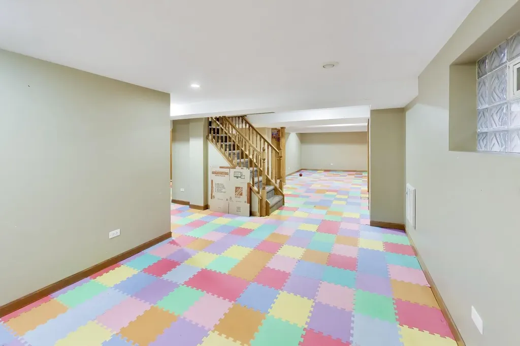 10041 South Hoyne Avenue Chicago IL 60643