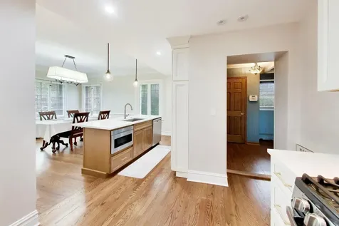 10041 South Hoyne Avenue Chicago IL 60643