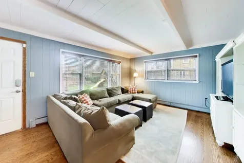 10041 South Hoyne Avenue Chicago IL 60643