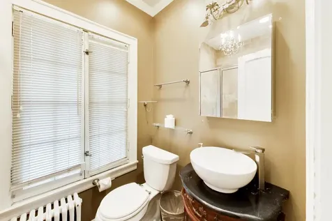 10041 South Hoyne Avenue Chicago IL 60643