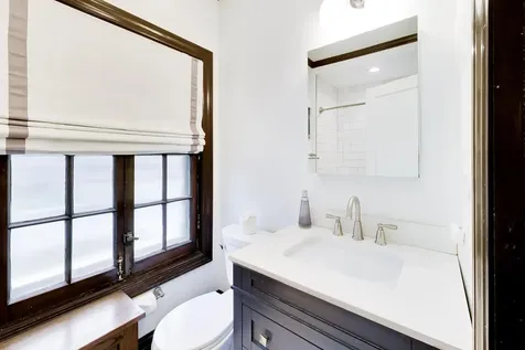 10041 South Hoyne Avenue Chicago IL 60643