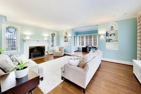 10041 South Hoyne Avenue Chicago IL 60643