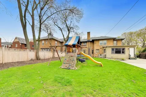 10041 South Hoyne Avenue Chicago IL 60643