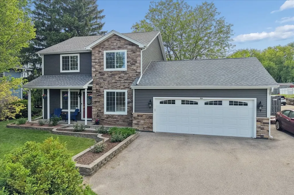 816 Belle Plaine Avenue Gurnee IL 60031