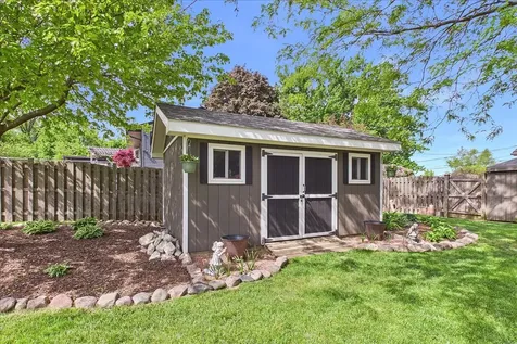 816 Belle Plaine Avenue Gurnee IL 60031