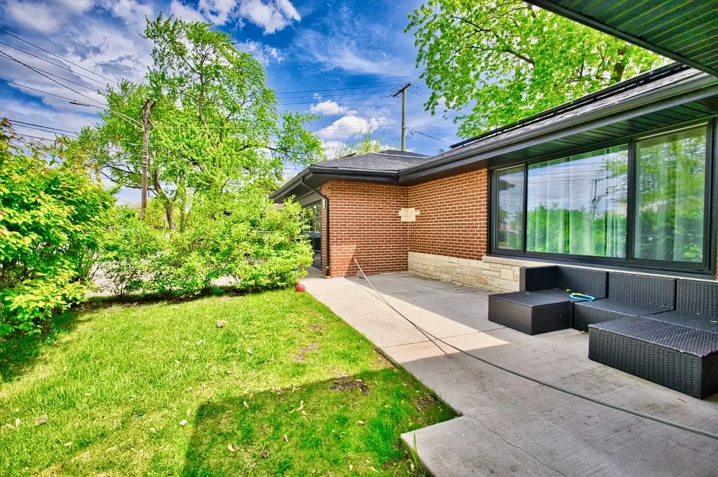 7135 Laramie Avenue Skokie IL 60077