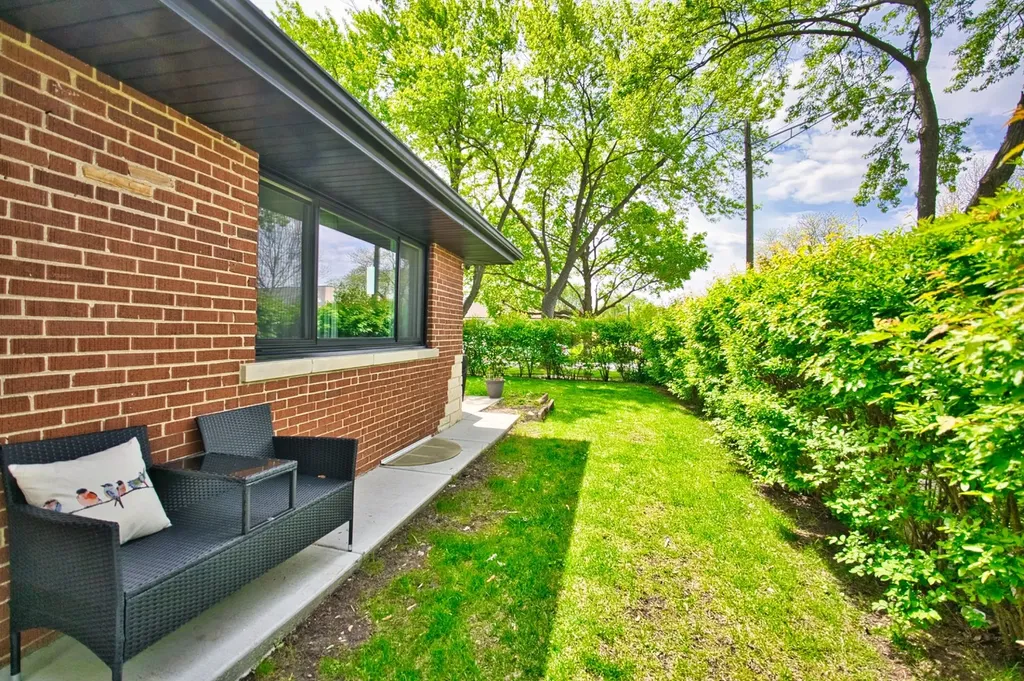 7135 Laramie Avenue Skokie IL 60077