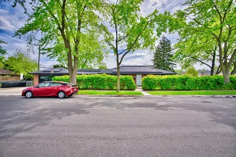 7135 Laramie Avenue Skokie IL 60077