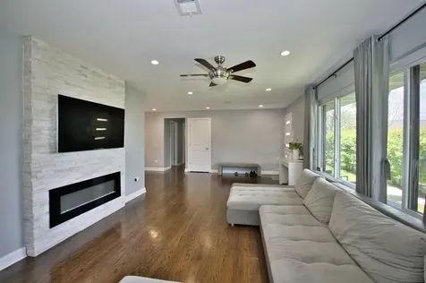7135 Laramie Avenue Skokie IL 60077